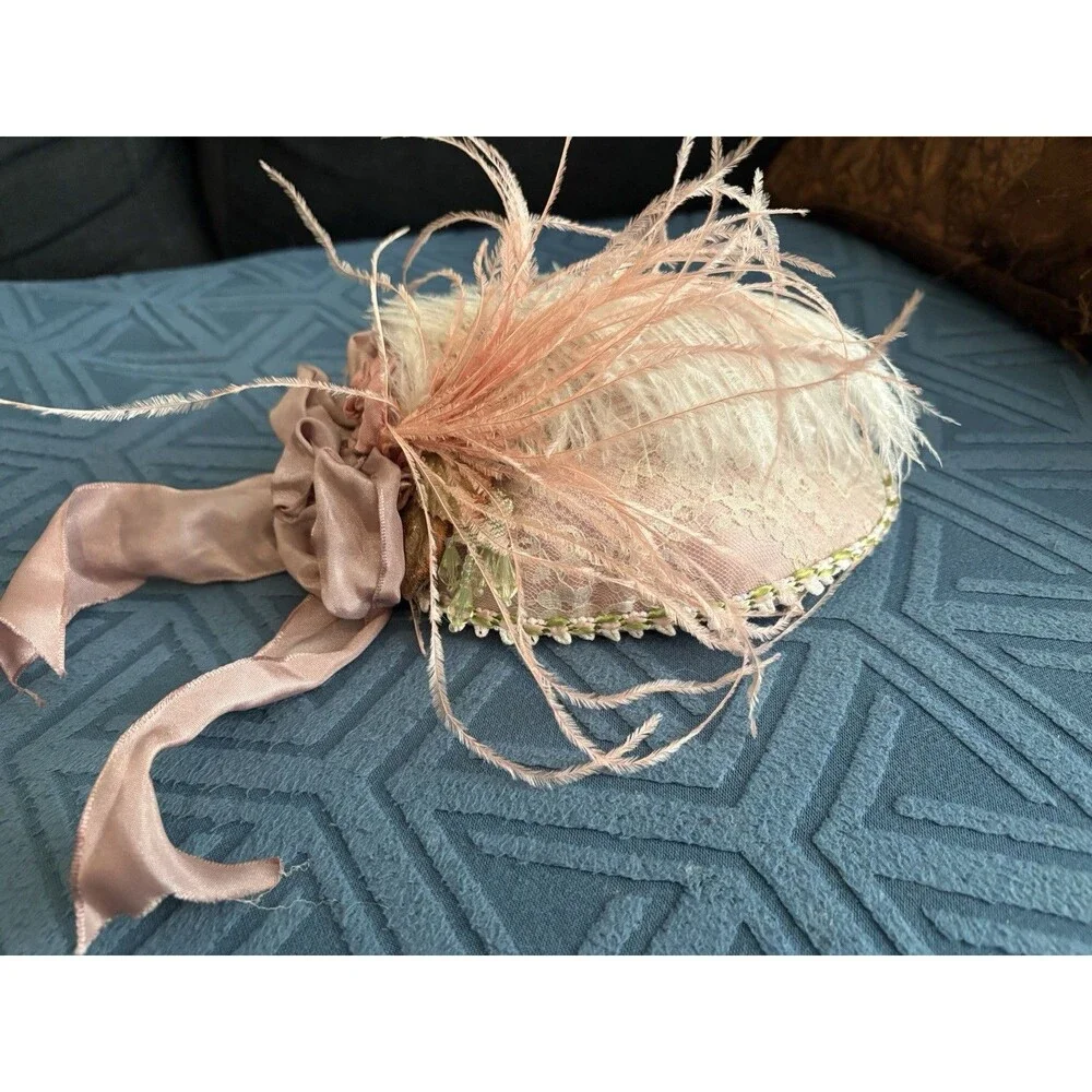 Vintage 1950s/60s Pink Lace & Feather Percher Cocktail Hat Miniature Fascinator